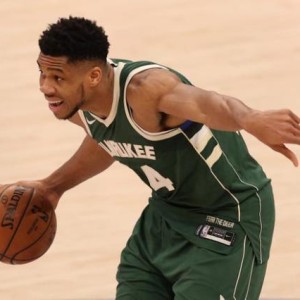 im电竞官网-连砍三双率雄鹿高歌猛进 字母哥加入MVP大乱斗