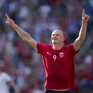 im电竞官网-哈兰德国家队场均0.97球领跑，凯恩0.68球、姆巴佩0.55球、莱万0.53球紧随其后